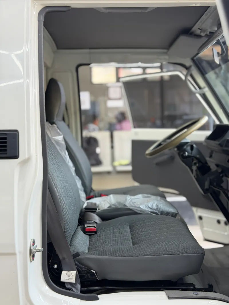 2025 Mitsubishi L300 FB Dual AC M/T