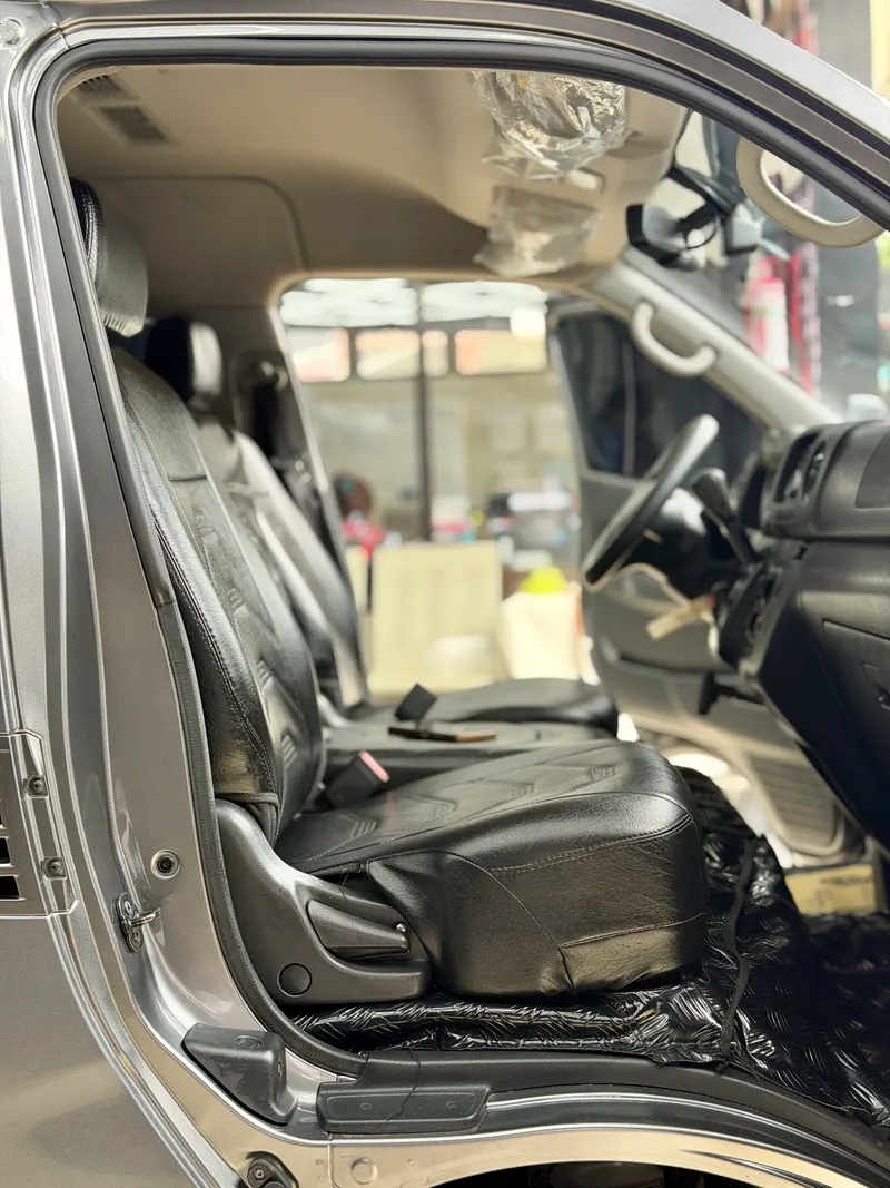 2025 Nissan Urvan NV350 Premium A/T