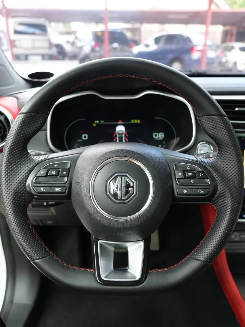 2025 MG ZS 1.5 MCE LUX CVT